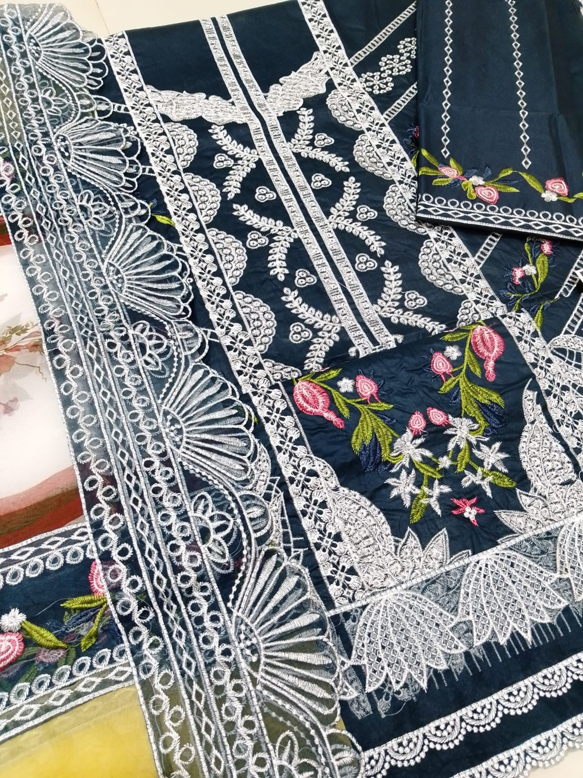 Crimson Lawn cotton Embroidery 3pcs collection unstich